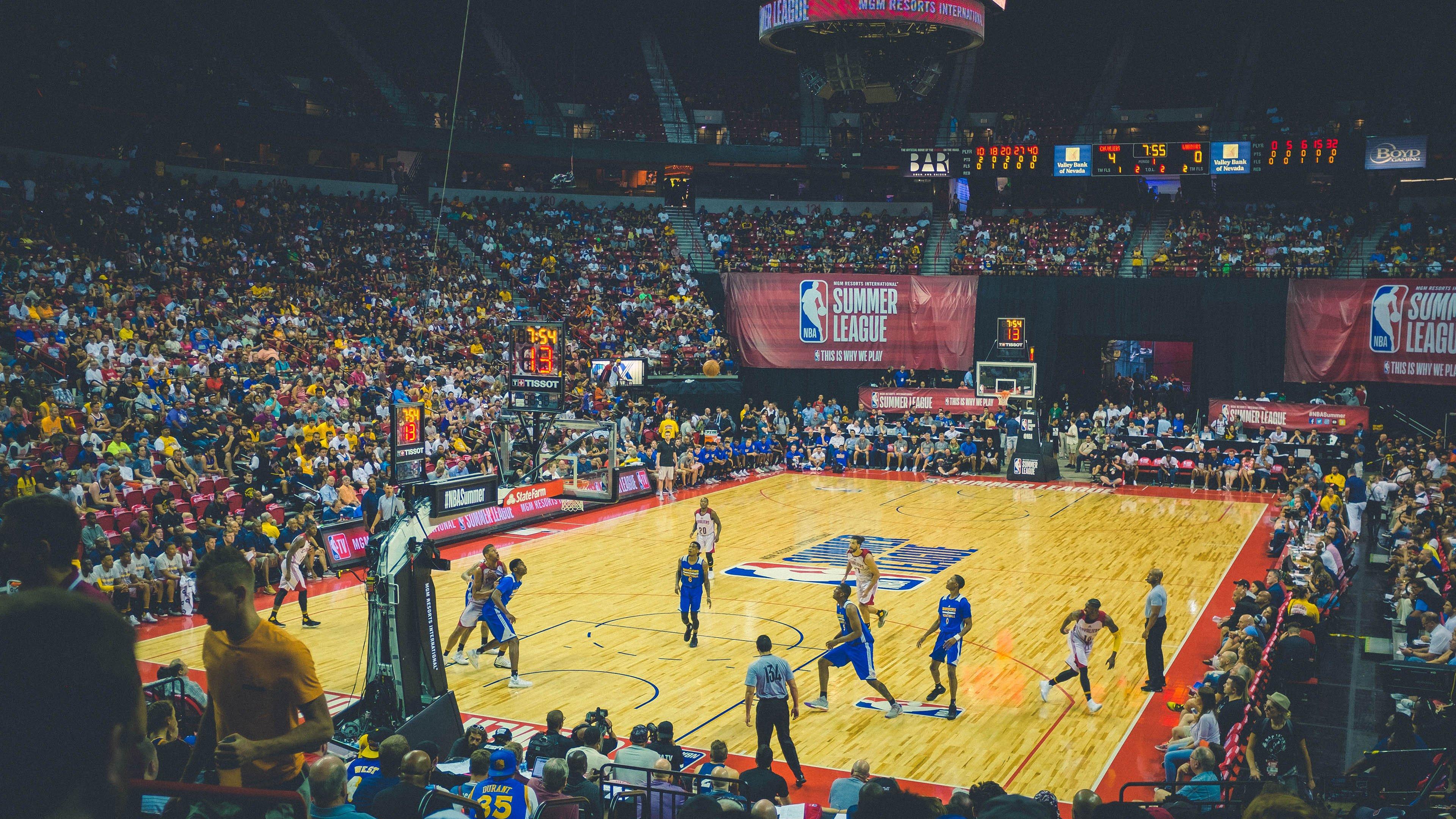 纳达尔强势回归红土赛场，法网夺冠前景引热议